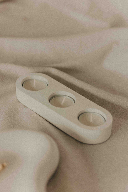 Suporte de 3 velas em cimento branco