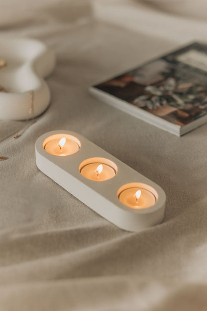 Suporte de 3 velas em cimento branco