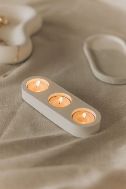 Suporte de 3 velas em cimento branco