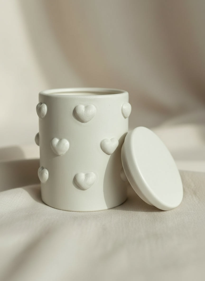 Copo decorativo com tampa "Corações"